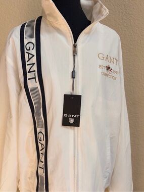 Gant White Pullover with Gold Embroidered Crest